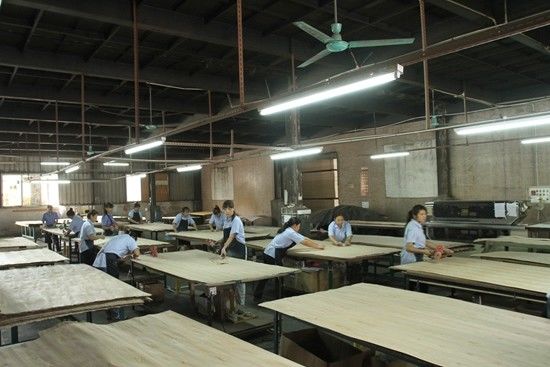 गुलाबी बिल्ली की आंख इंजीनियर लकड़ी फनीर 0.18-0.55 मिमी पीसीई-एक्स 619 संगीत वाद्ययंत्र
