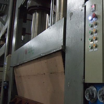फर्नीचर मैन मेड वुड लिबास क्राउन ग्रेन व्हाइट एप्रीकॉट H06C 0.15-0.6mm फ्लेस्ड बैक
