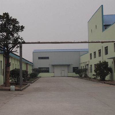 चीन निर्माता ने अच्छी कीमत के फर्नीचर के लिए पुनर्गठित लेडार वुड विनियर वर्टिकल ग्रेन H1002 का आकार बढ़ाया