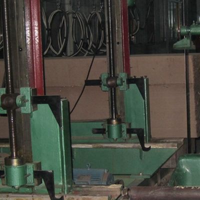 आर्टिफिशियल वुड फनीर क्वार्टर कट ऑफ सिल्वर पेर लम्बा आकार 3200 मिमी