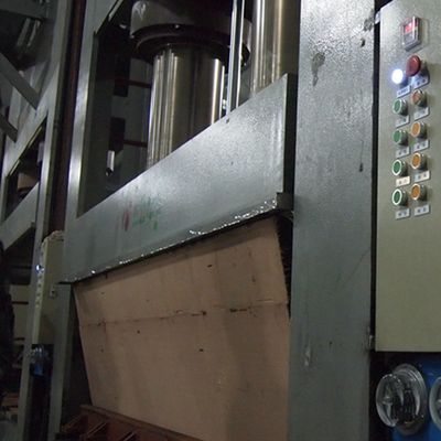 मानव निर्मित ब्लैक पर्ल वुड विनियर 2850 मिमी लम्बाई होटल सजावट के लिए अनुकूलित किया जा सकता है BP-X0103