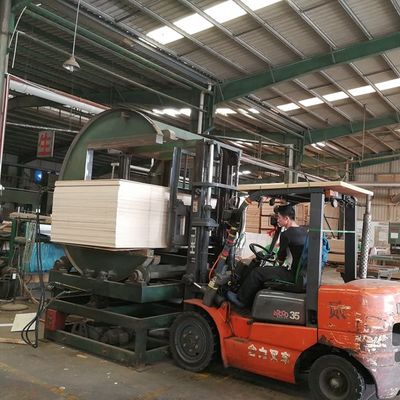 प्राकृतिक ऐश क्राउन वुड फनीर E0/E1 फैंसी प्लाईवुड / एमडीएफ / चिपबोर्ड